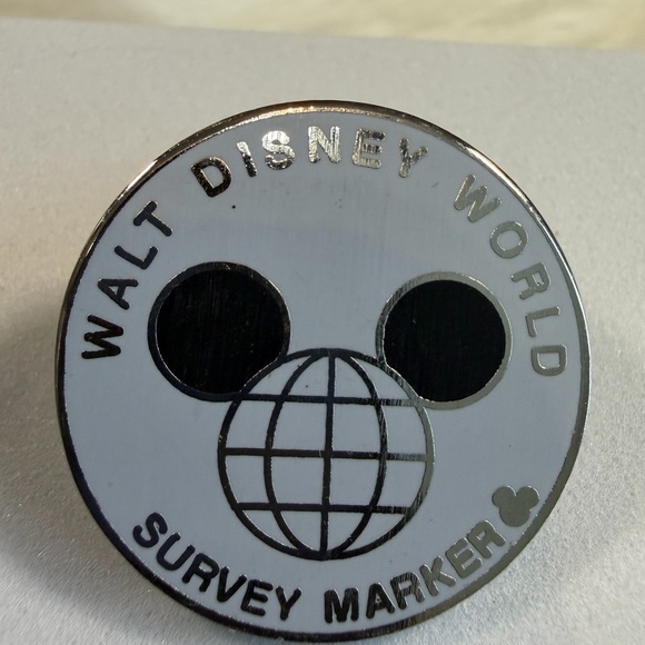 Disney Accessories - 💙3/$20 Walt Disney World Survey Marker Pin